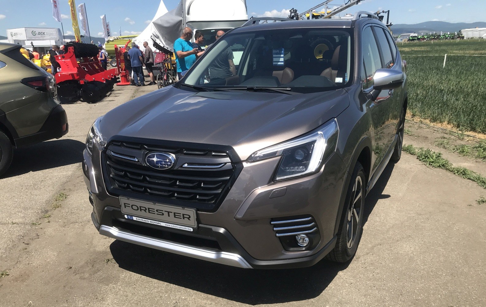 Front view with grille and headlight details