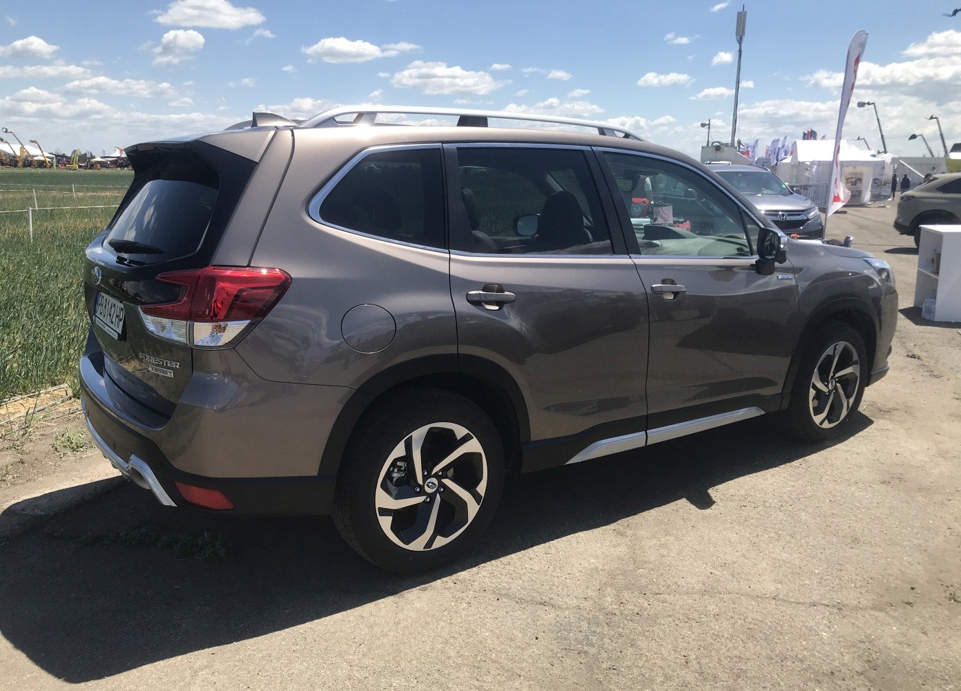 Rear-side view highlighting alloy wheels and roof rails