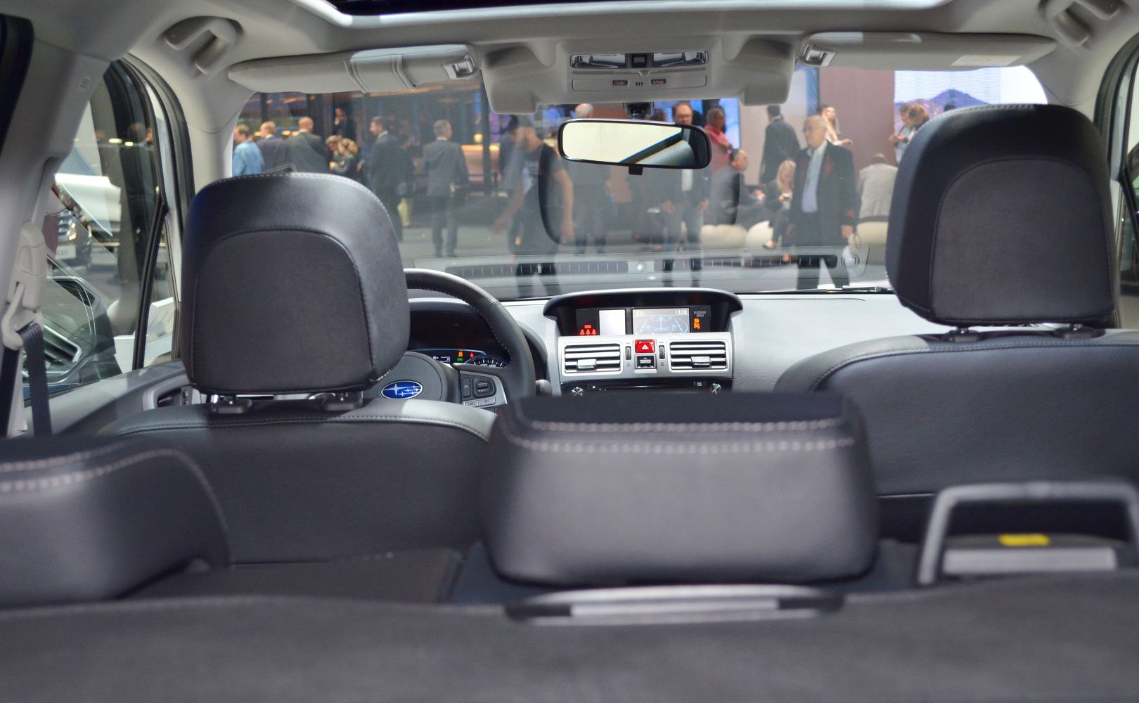 Dashboard, steering wheel, center console, front seats view