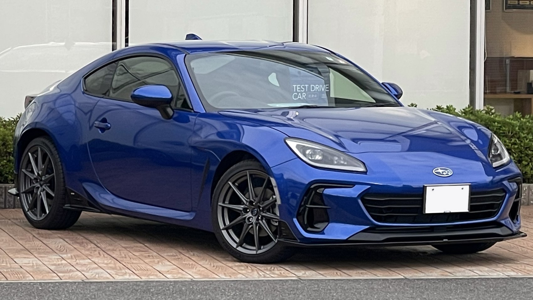 Sporty coupe with aggressive front fascia and aerodynamic side profile