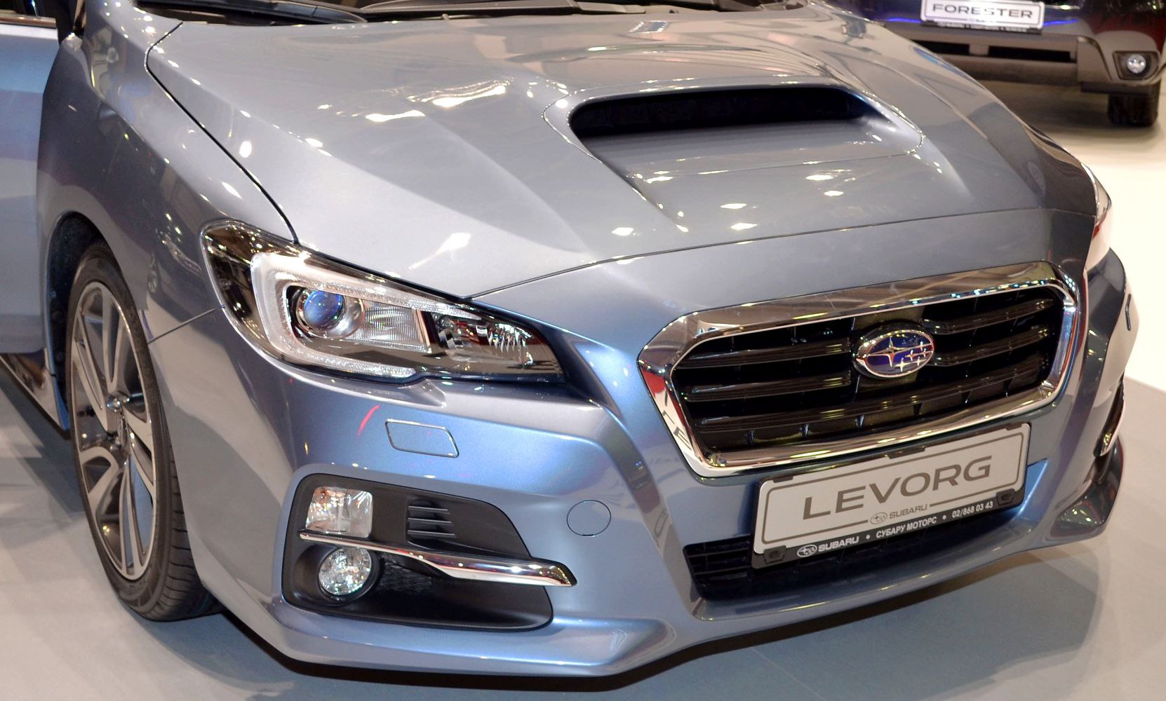 Front grille, headlight, and hood scoop design of a car
