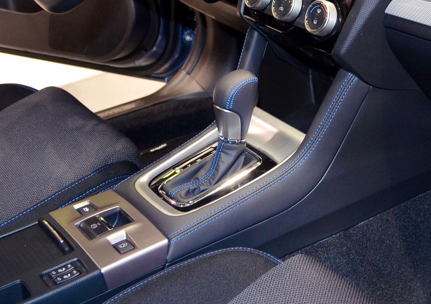 Automatic gear shift with blue contrast stitching in vehicle interior