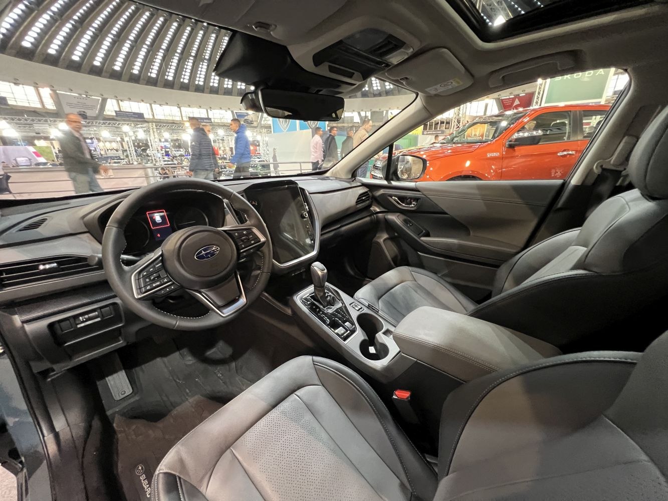 Modern dashboard, multifunction steering wheel, and leather seats