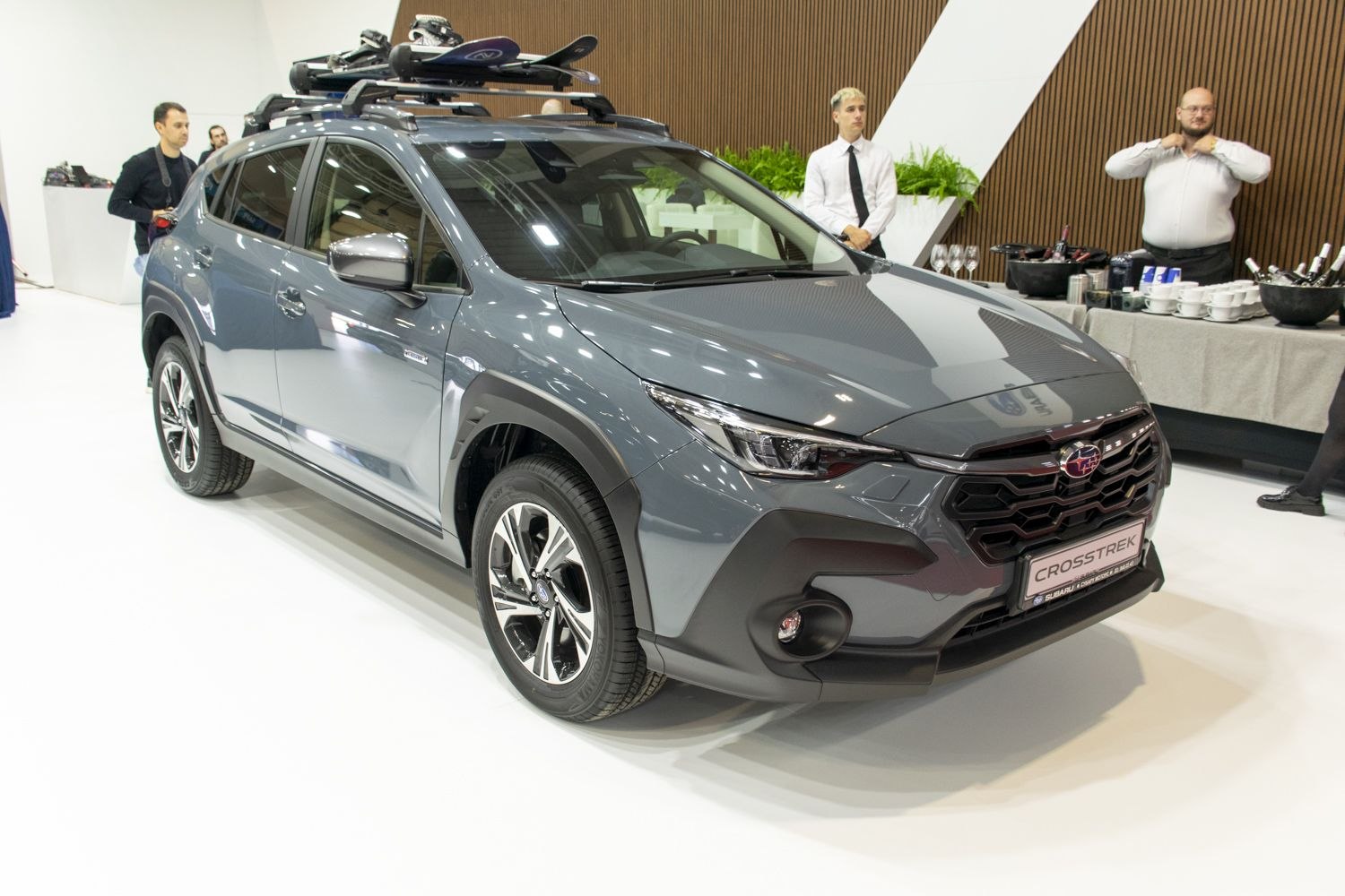 Compact SUV with roof rack and skis carrier, modern LED headlights.
