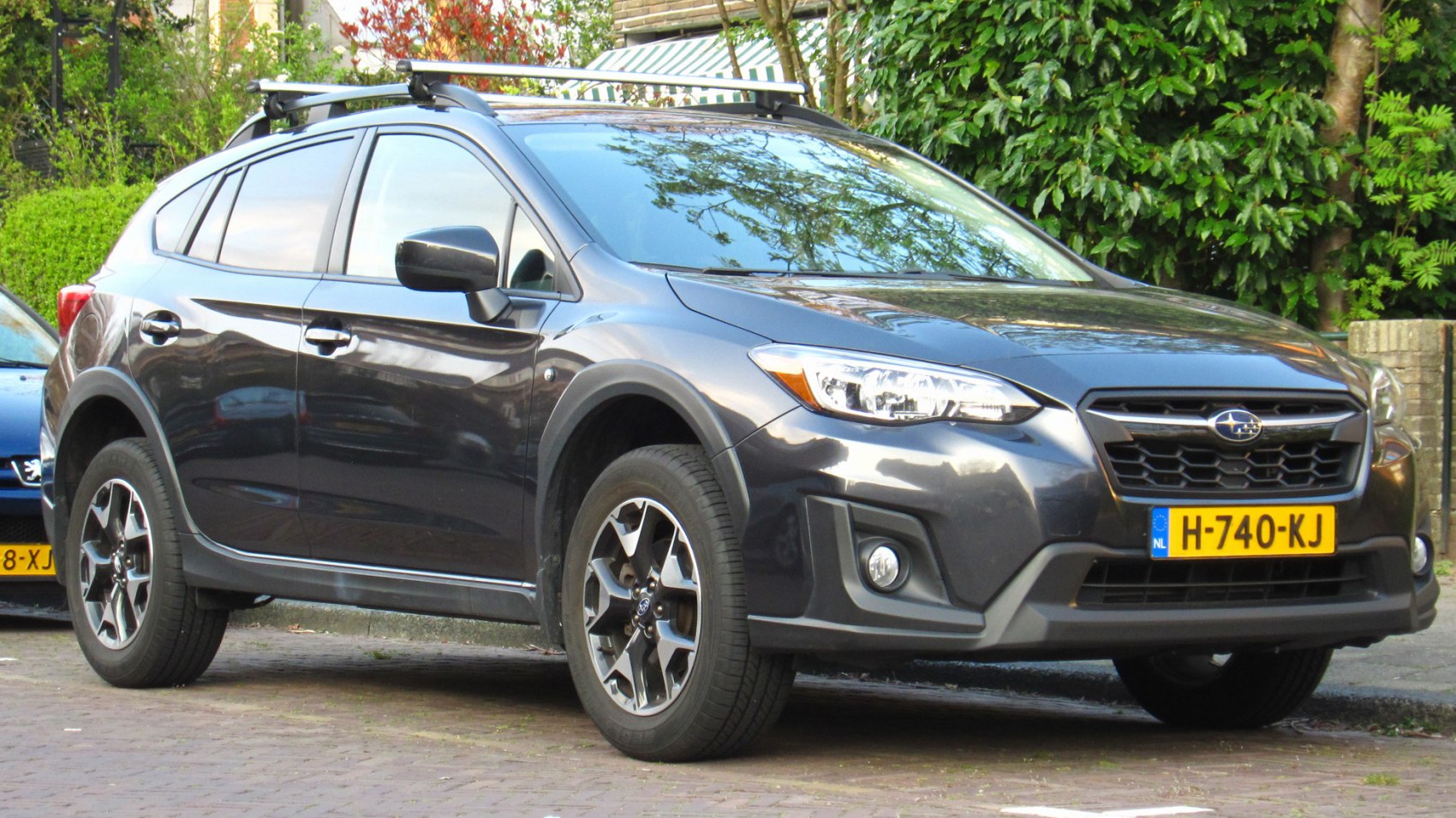 Front side angle showing alloy wheels and roof rails on a crossover.