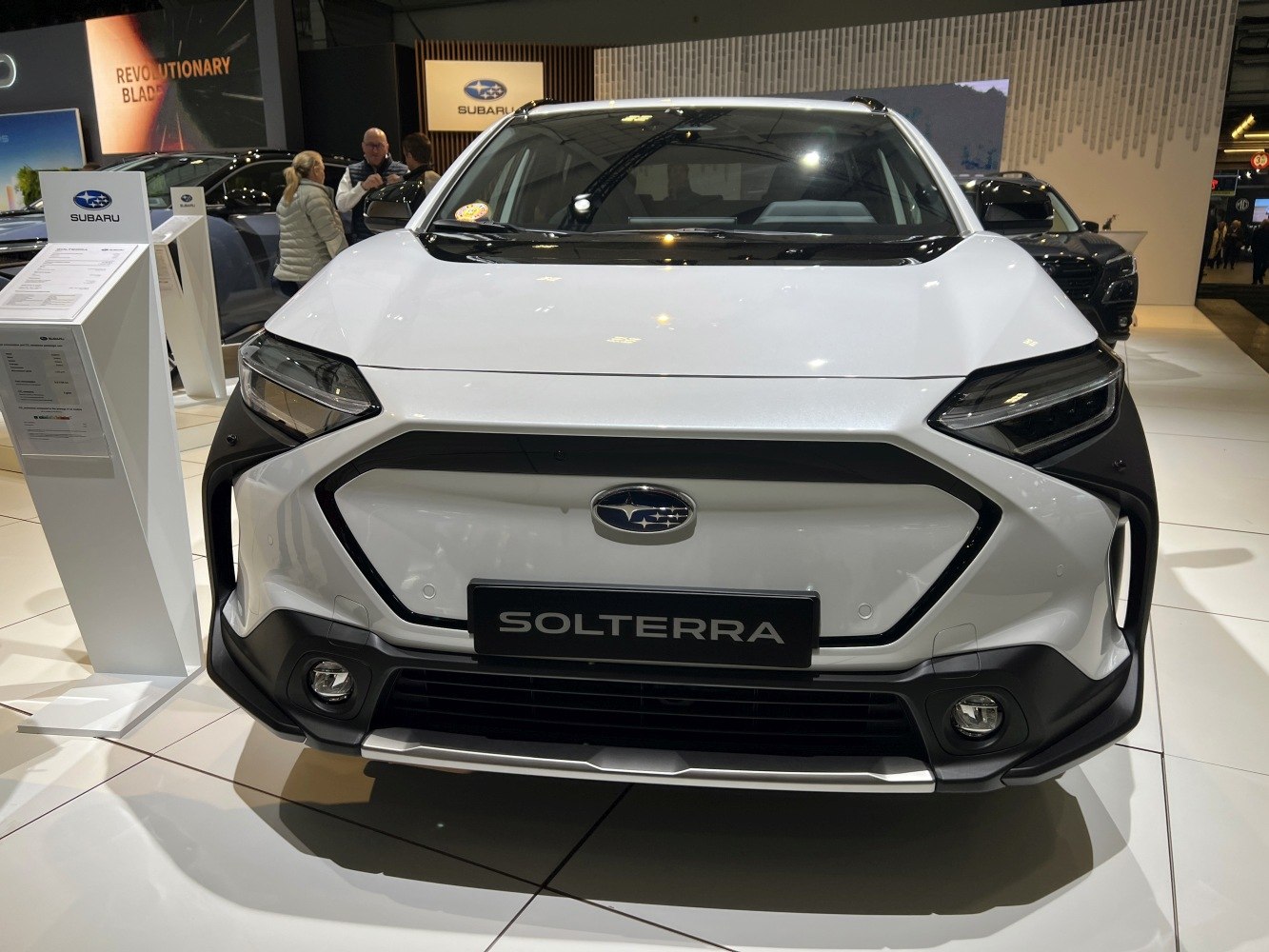 Front view with distinctive grille and LED headlights