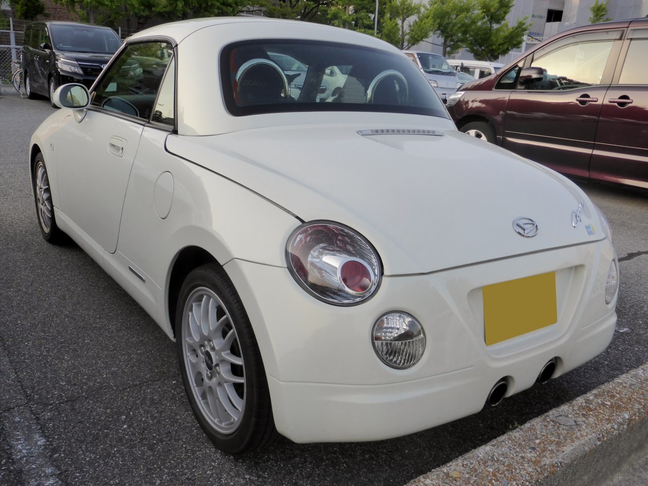 Compact convertible rear and side view with dual exhausts