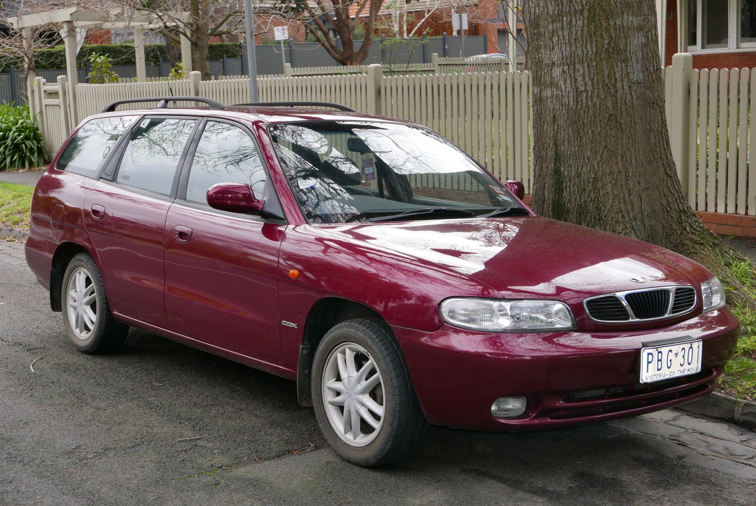 Classic station wagon with front grille and alloy wheels