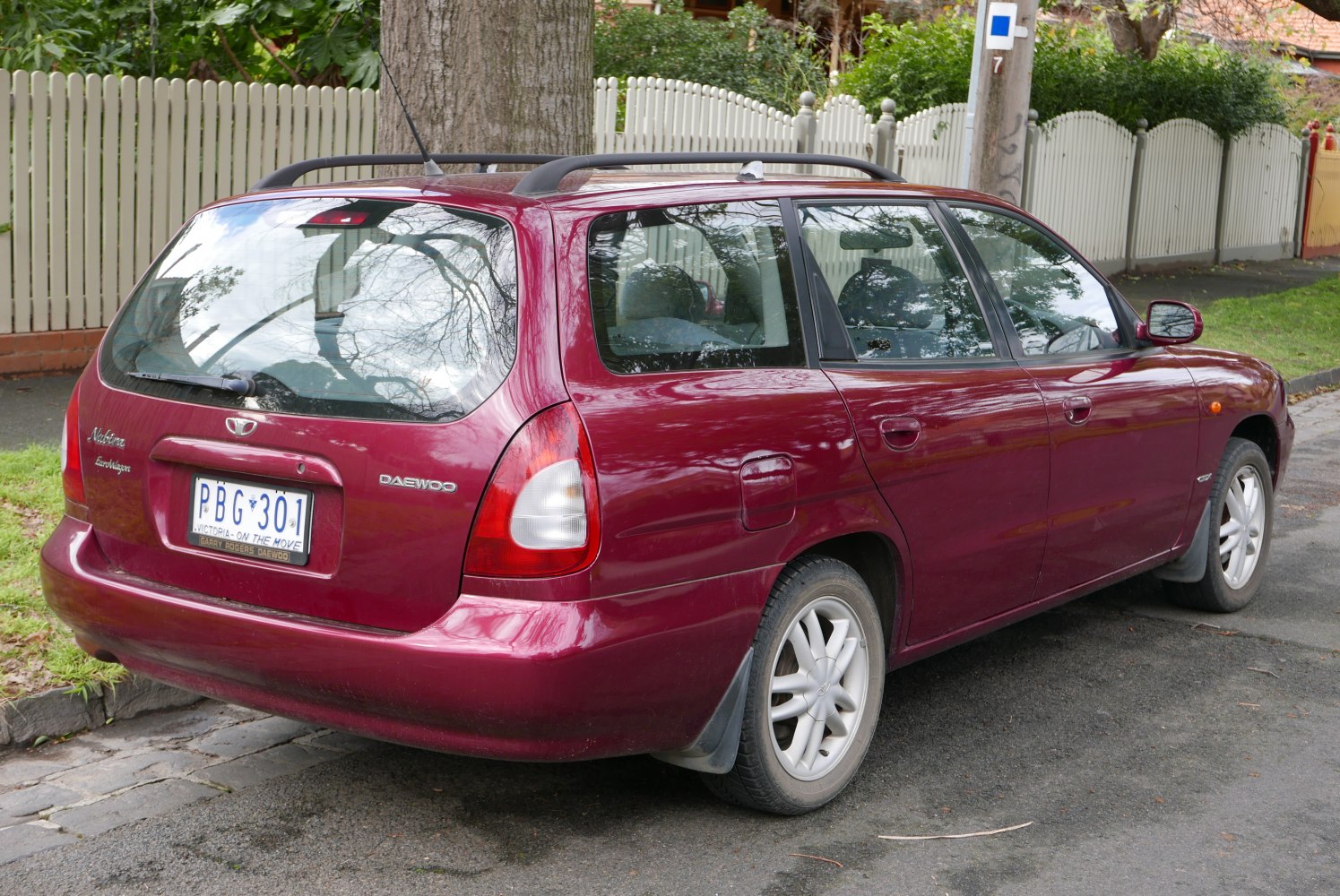 Rear and side profile of a station wagon with roof rack and distinct rear lights