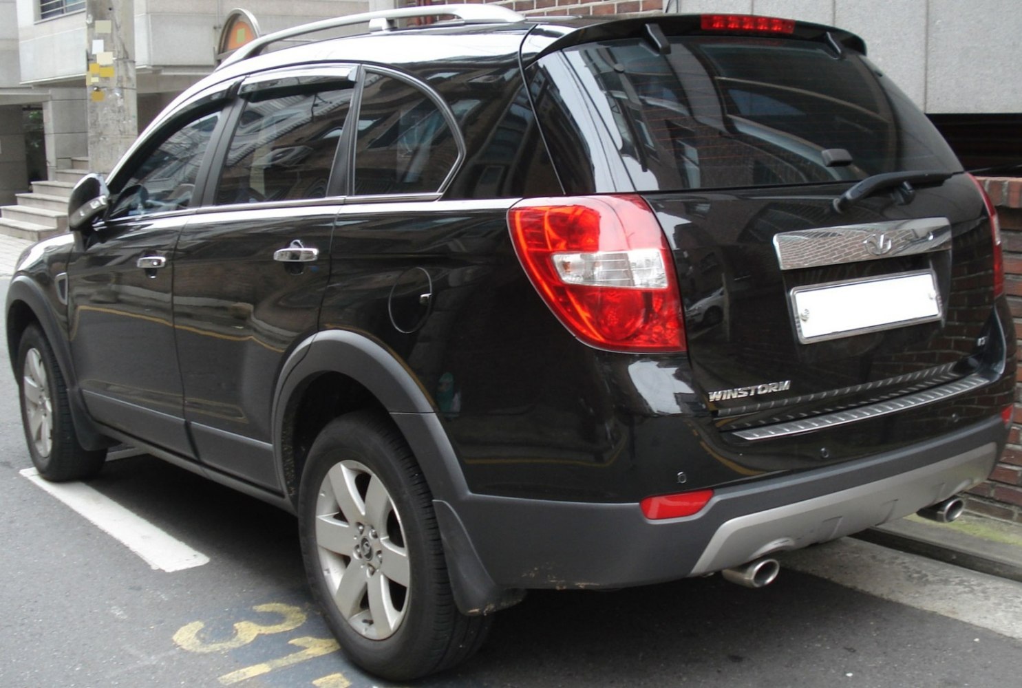 Rear side view with dual exhaust and taillights