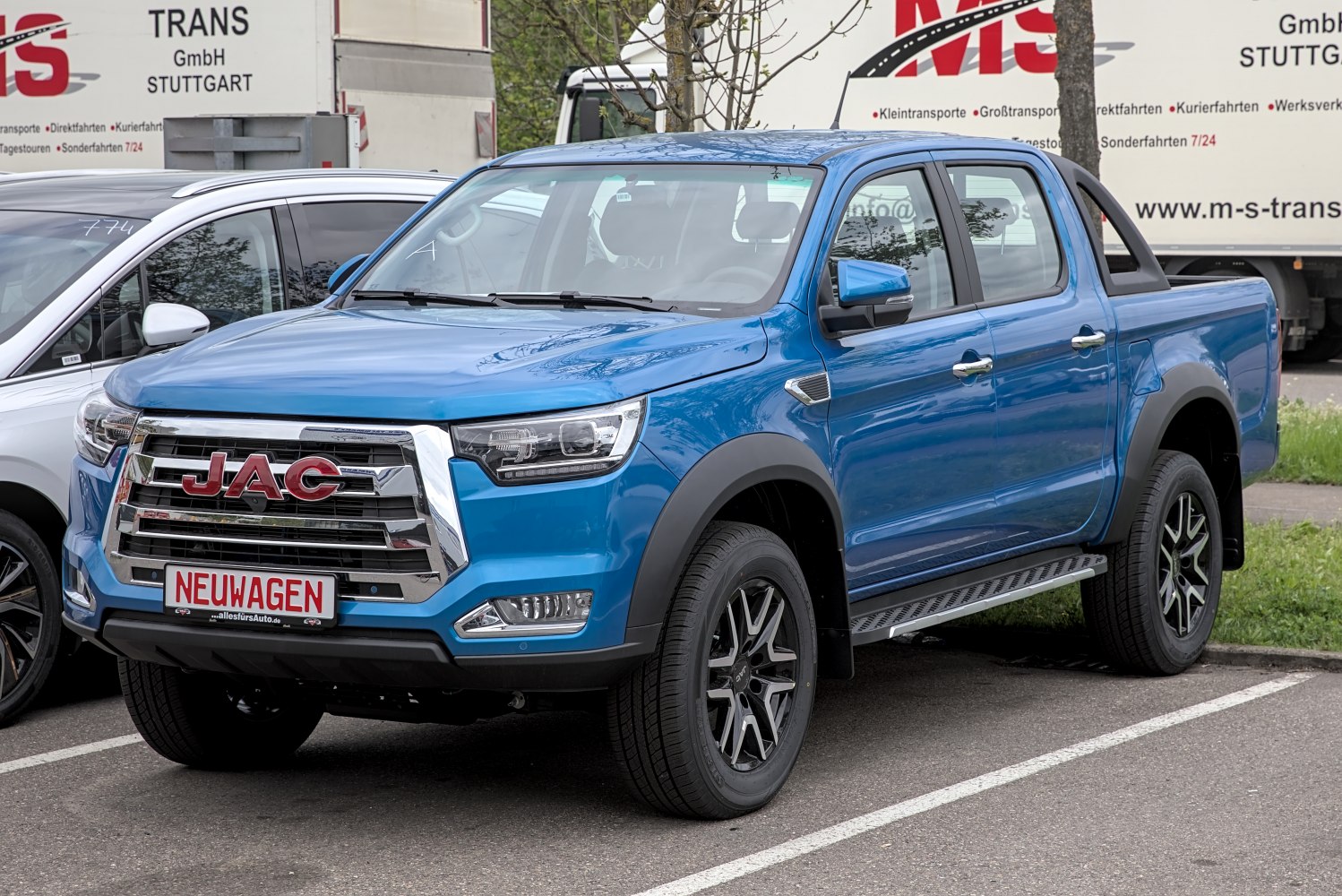 Double-cab pickup with chrome grille and sporty wheels