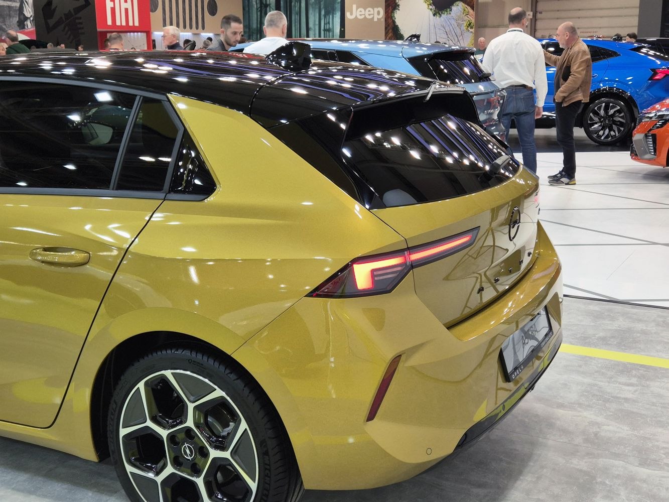 Hatchback rear end with LED taillights and roof spoiler