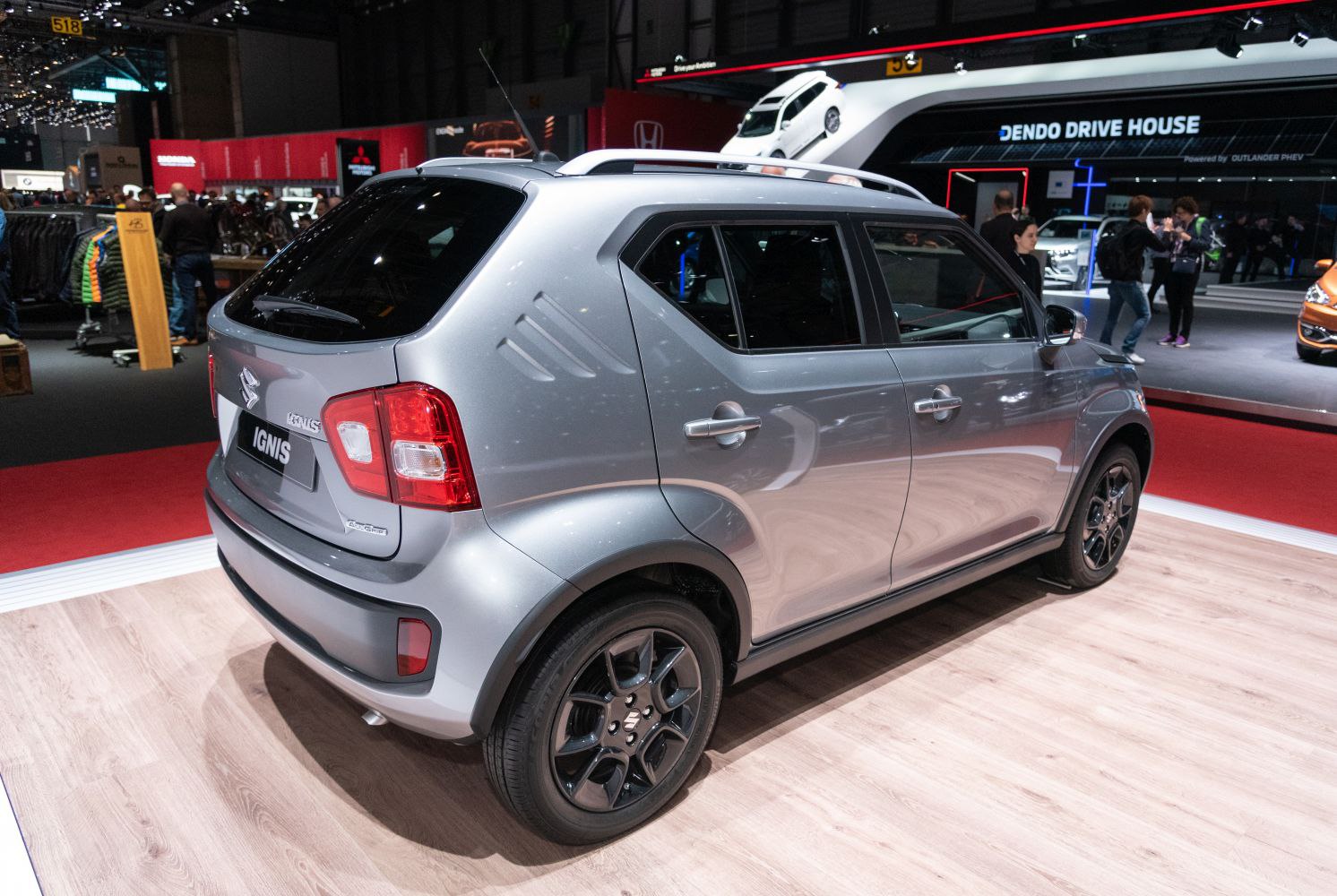 Rear side view with black alloy wheels and roof rails