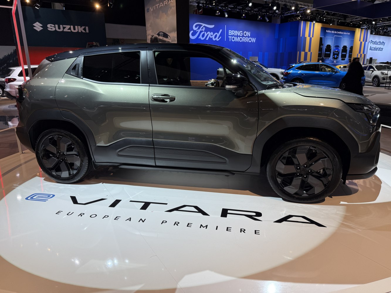 Side profile of a compact SUV with black multi-spoke alloy wheels and sculpted body lines