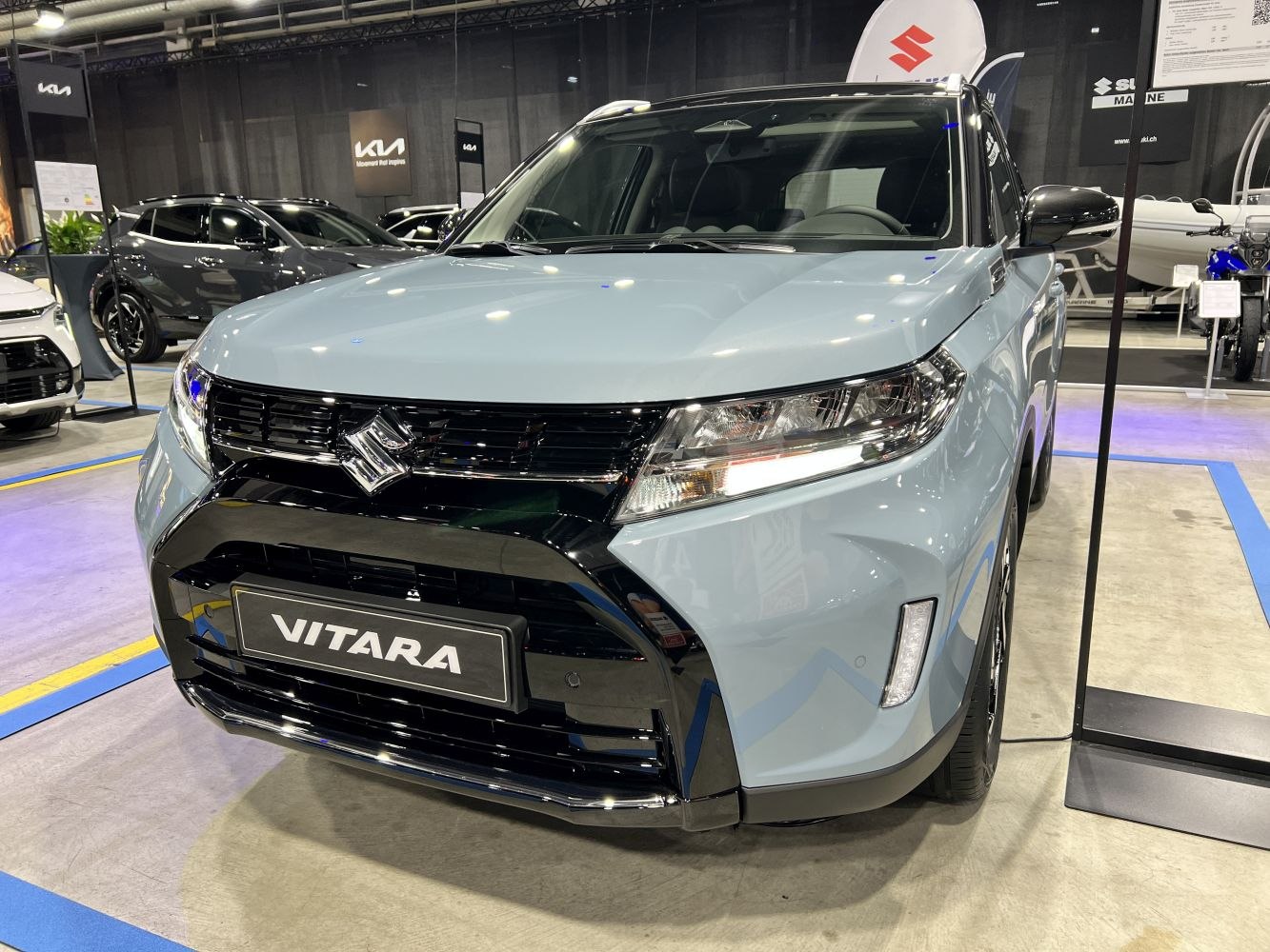 Modern front grille and sleek LED headlights design