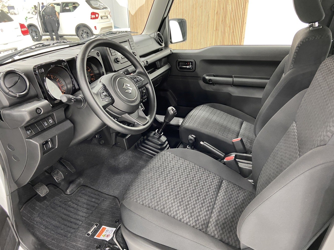 Interior with manual gearbox, dashboard, steering wheel, front seats
