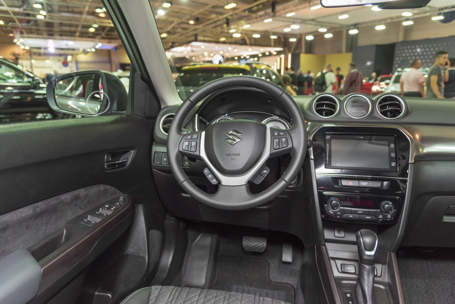 Steering wheel, dashboard, infotainment, air vents, gear shifter