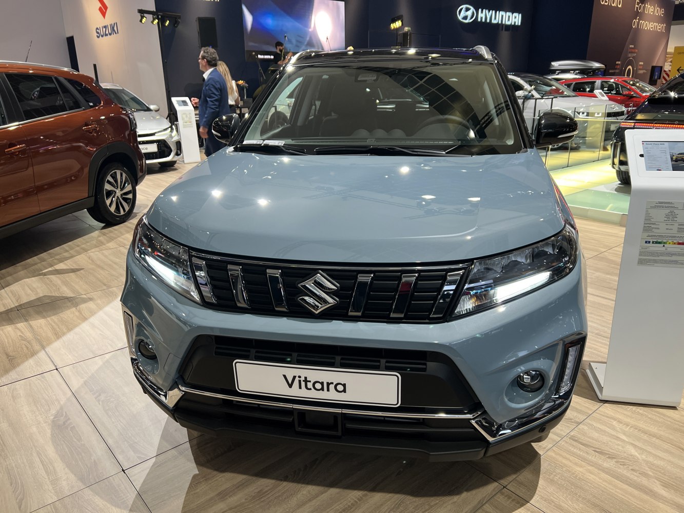 Suzuki Vitara front grille and LED headlights with fog lights