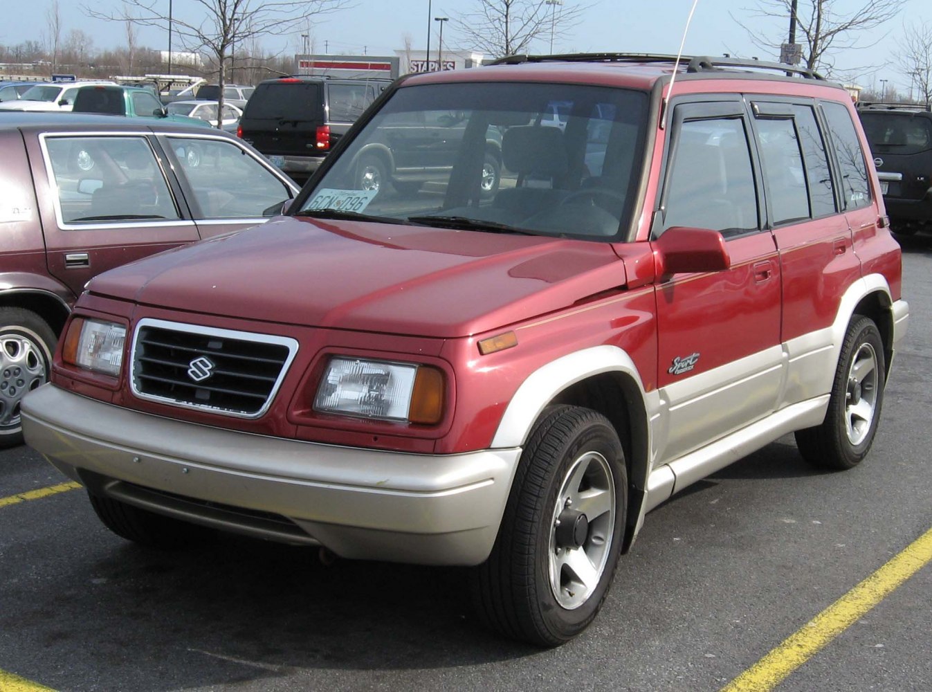 Front three-quarter view of a two-tone SUV with alloy wheels