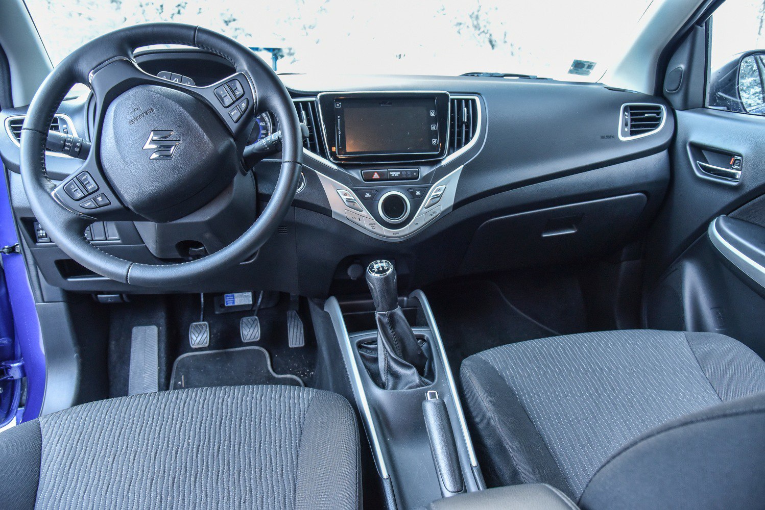 Manual gear shift, multifunction steering wheel, and dashboard center console