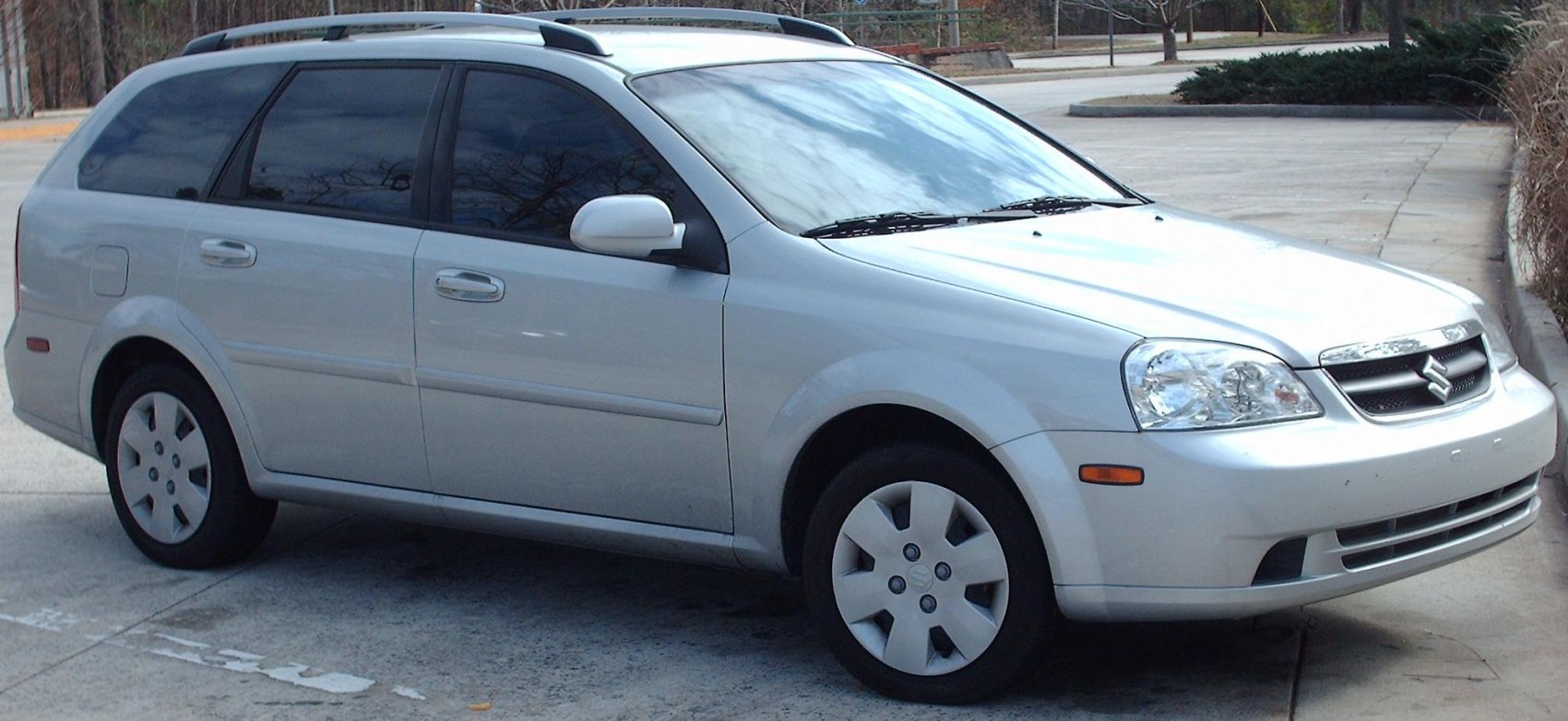 Front side view of a wagon with roof rails and alloy wheels.