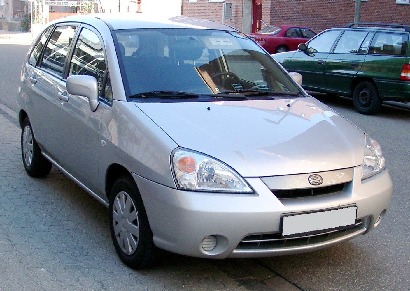Front angle of silver compact station wagon with characteristic headlights and grille