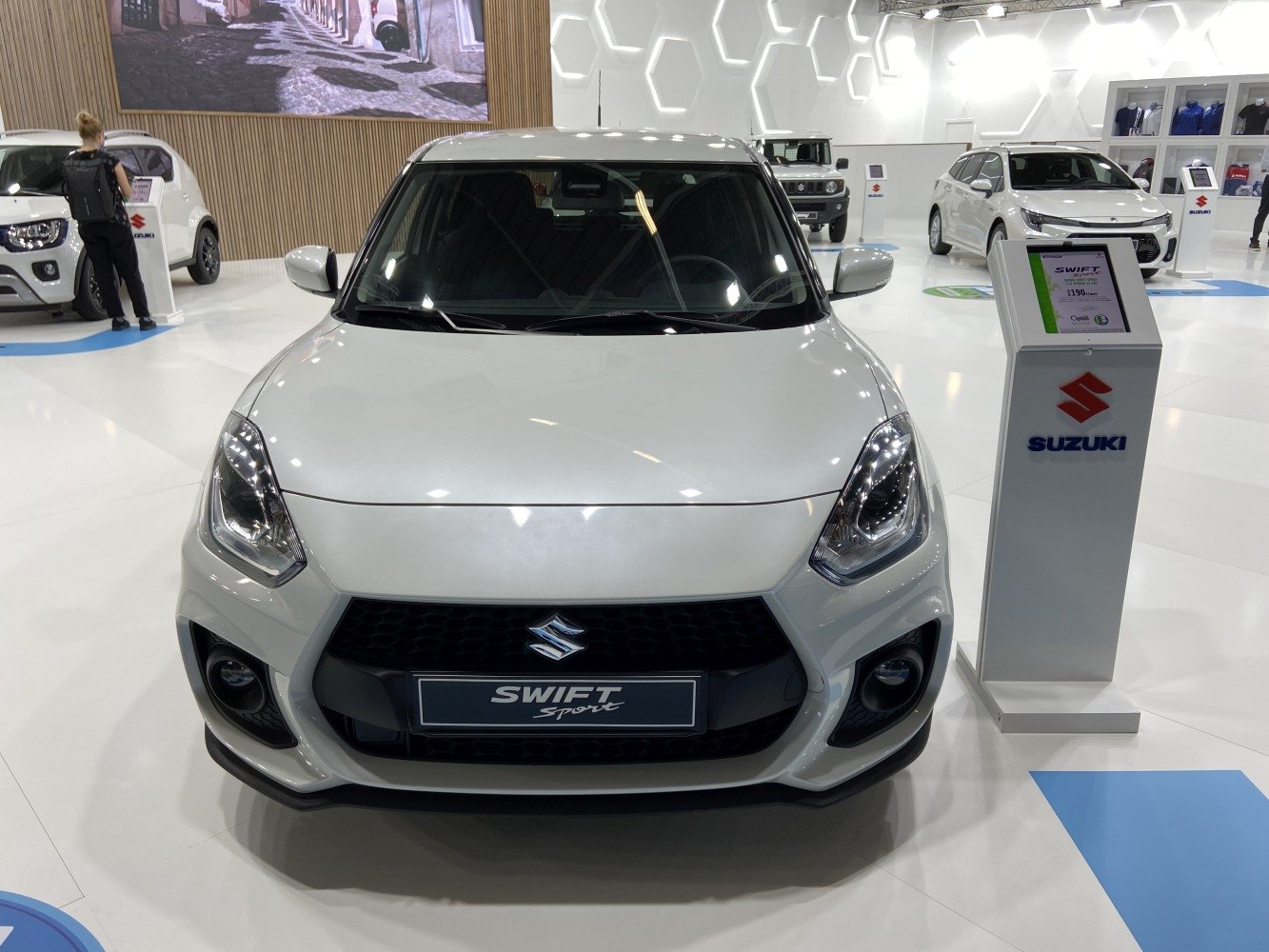 Front view with LED headlights and sport grille