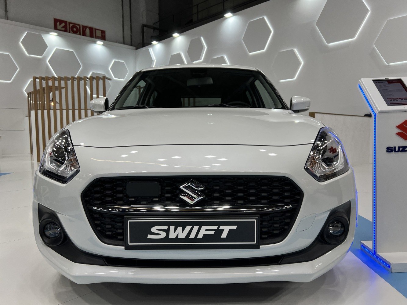 Front view with hexagonal grille and headlights