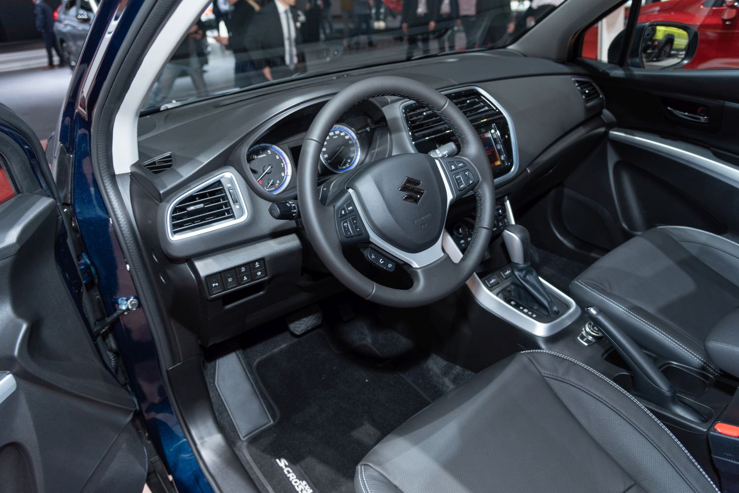 Dashboard and steering wheel with center console and gear lever