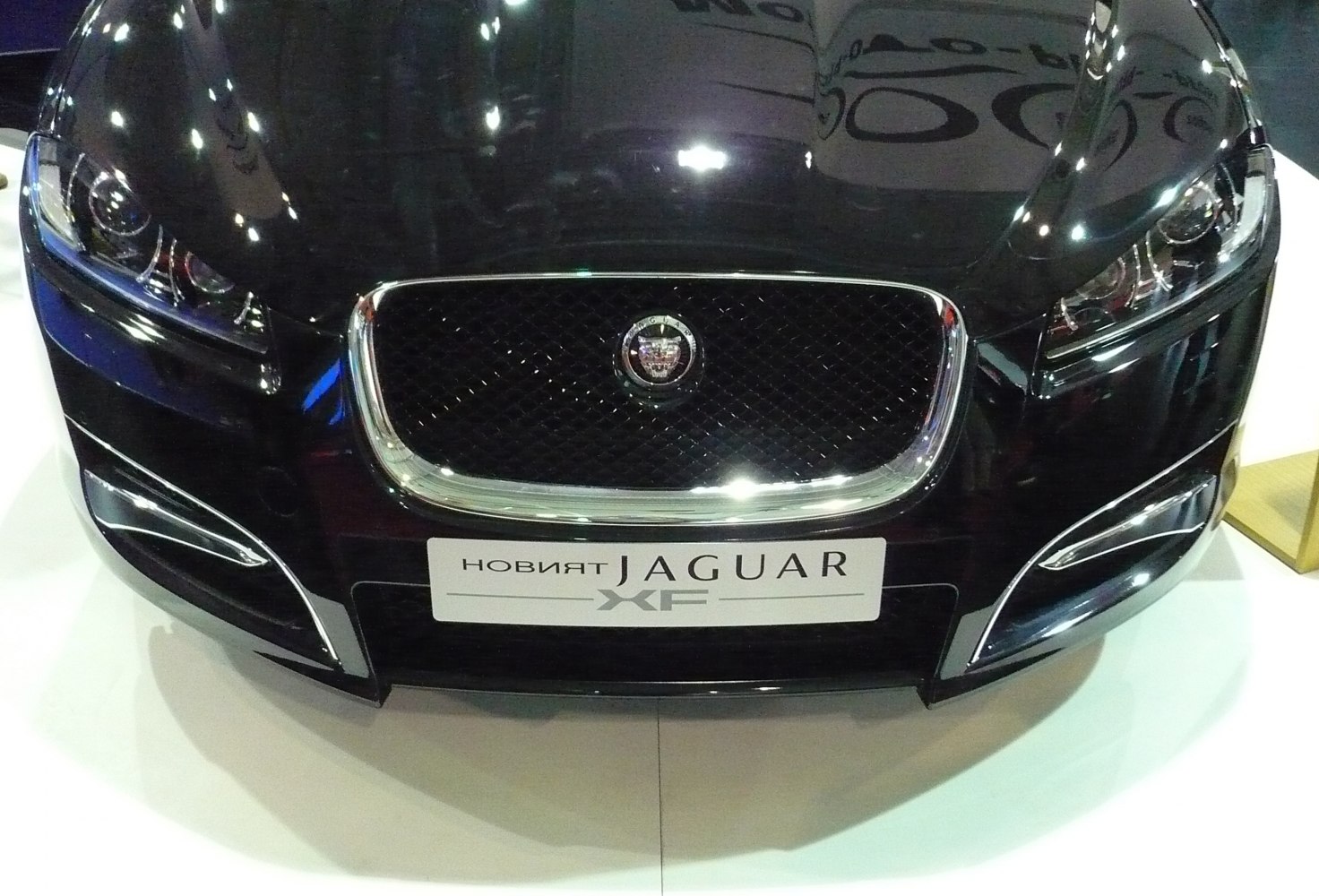 Front grille and headlights of a facelift Jaguar sedan