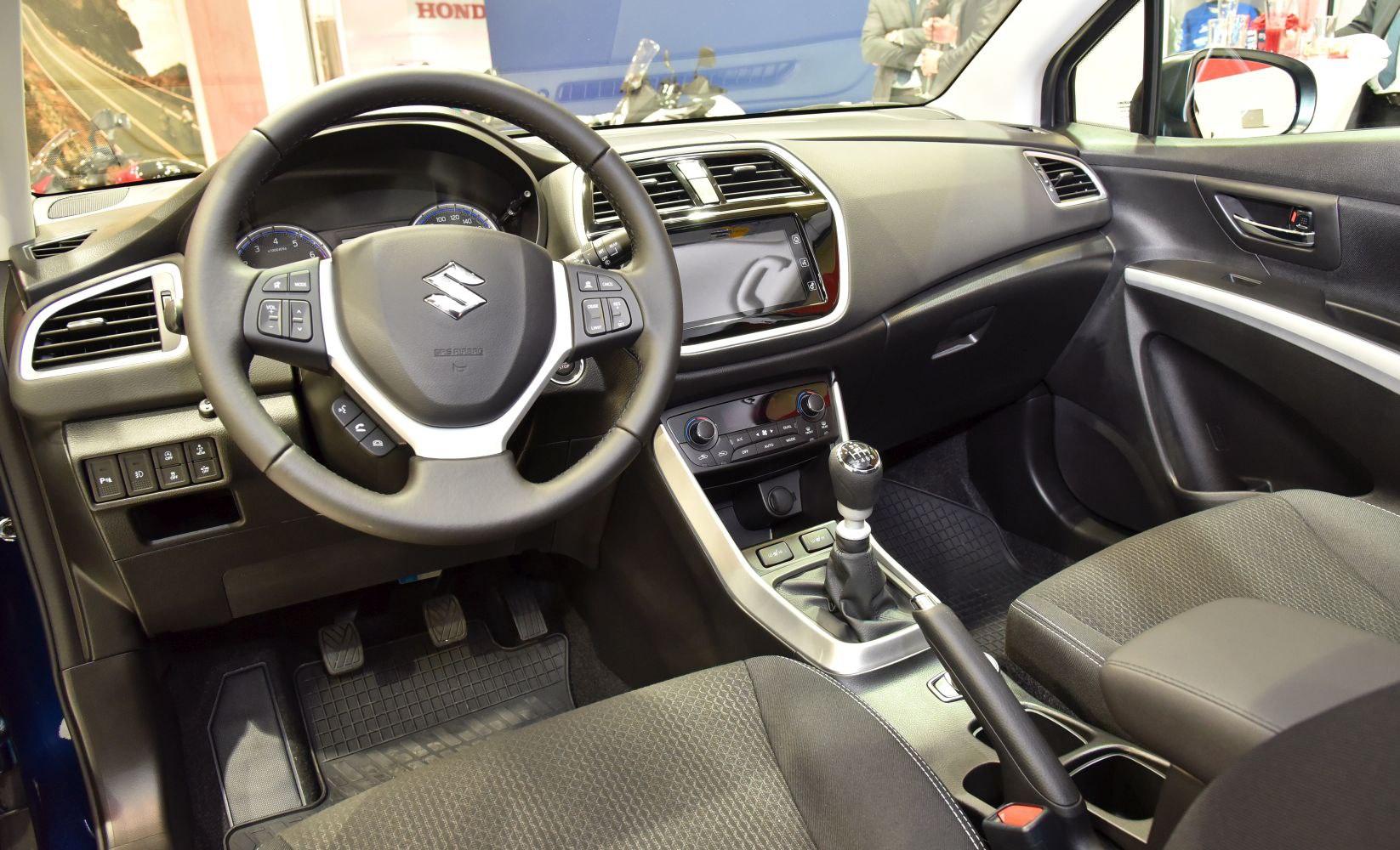Dashboard and steering wheel with manual gearstick and console controls