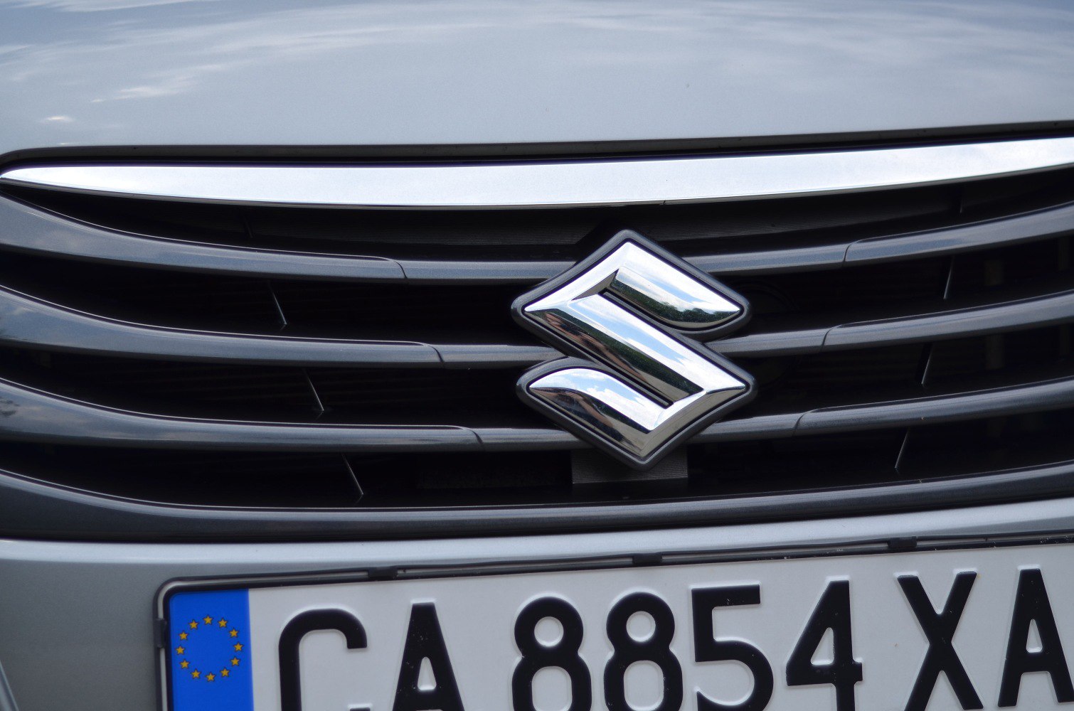 Close-up of front grille with Suzuki emblem and license plate detail