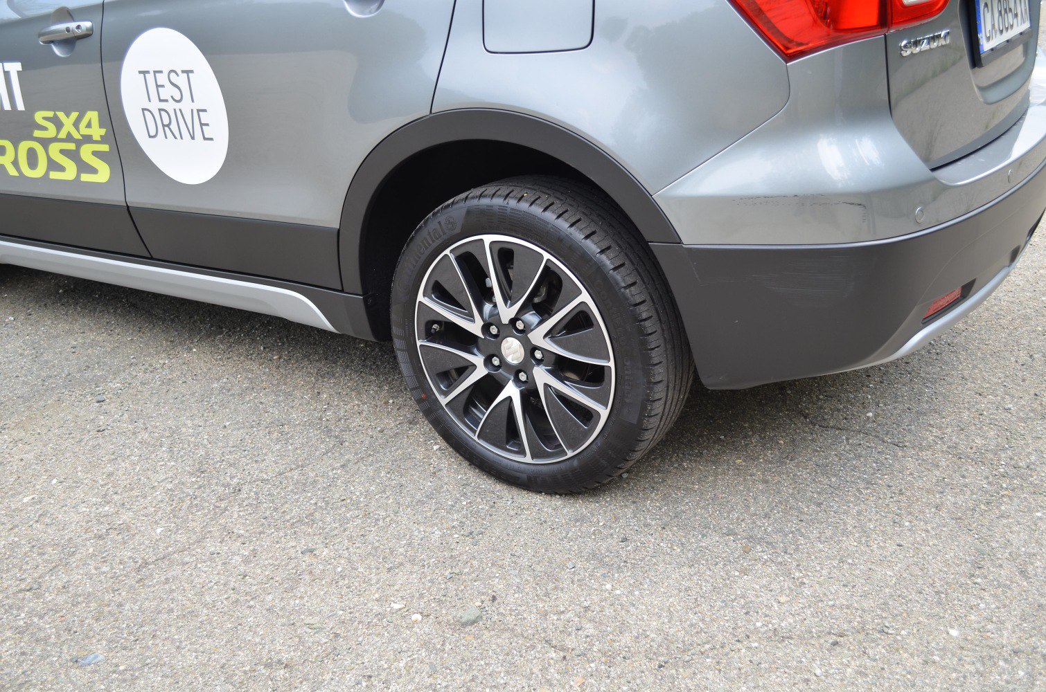 Rear alloy wheel and side panel with rear fender trim