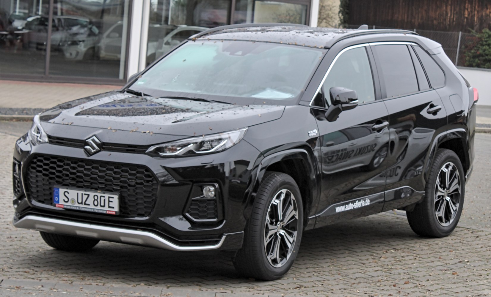 Front view with LED headlights and alloy wheels