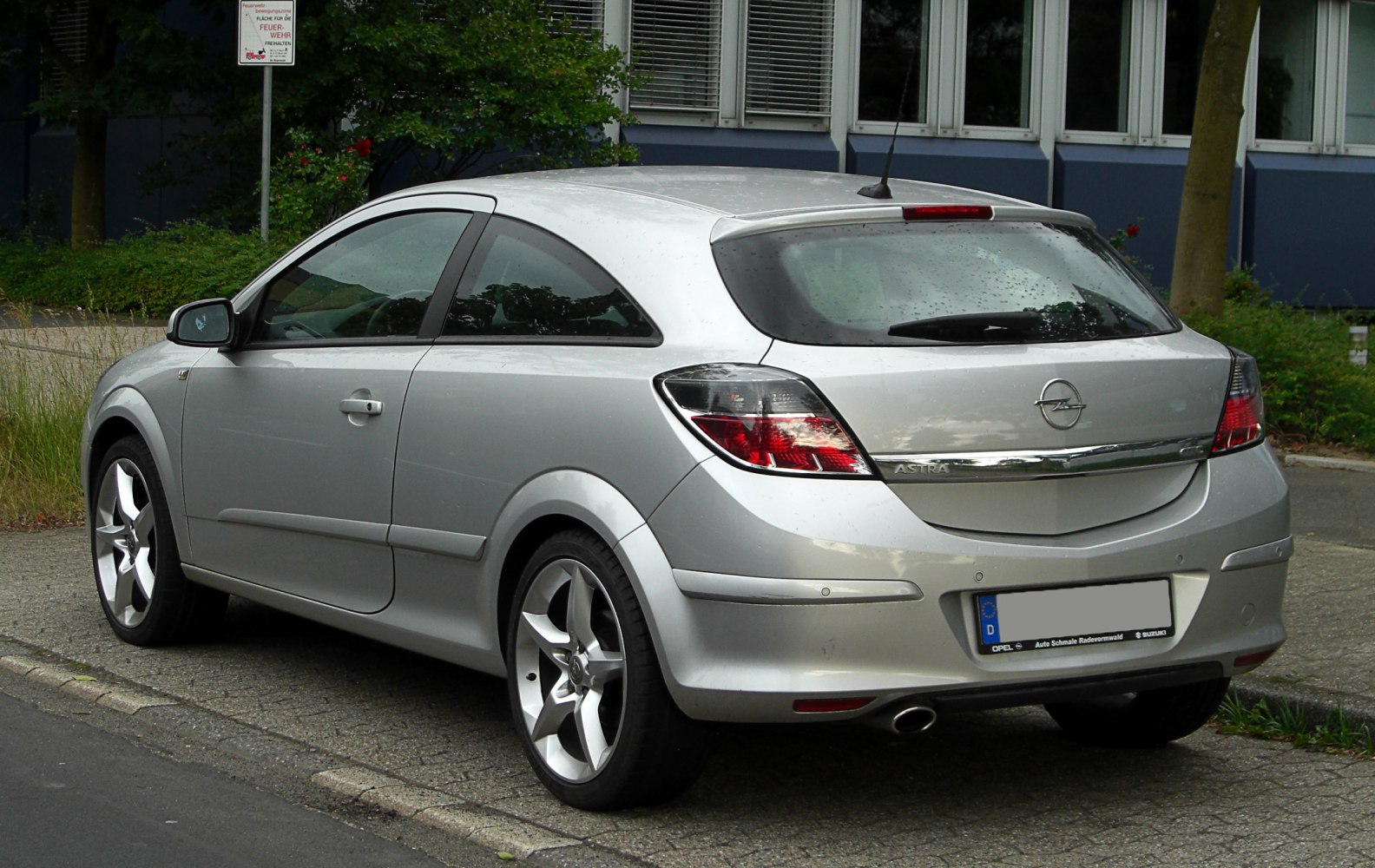 Silver 3-door hatchback with sporty alloy wheels and rear spoiler