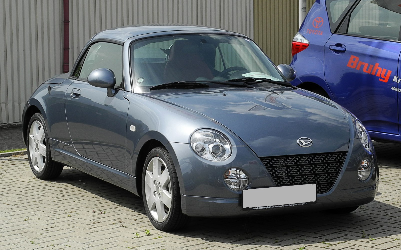 Compact coupe with round headlights and smooth body lines