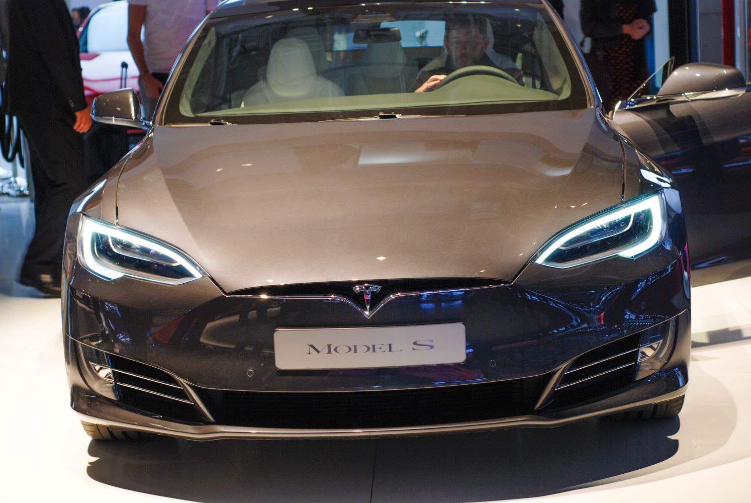 Front view with LED headlights and smooth aerodynamic hood surface