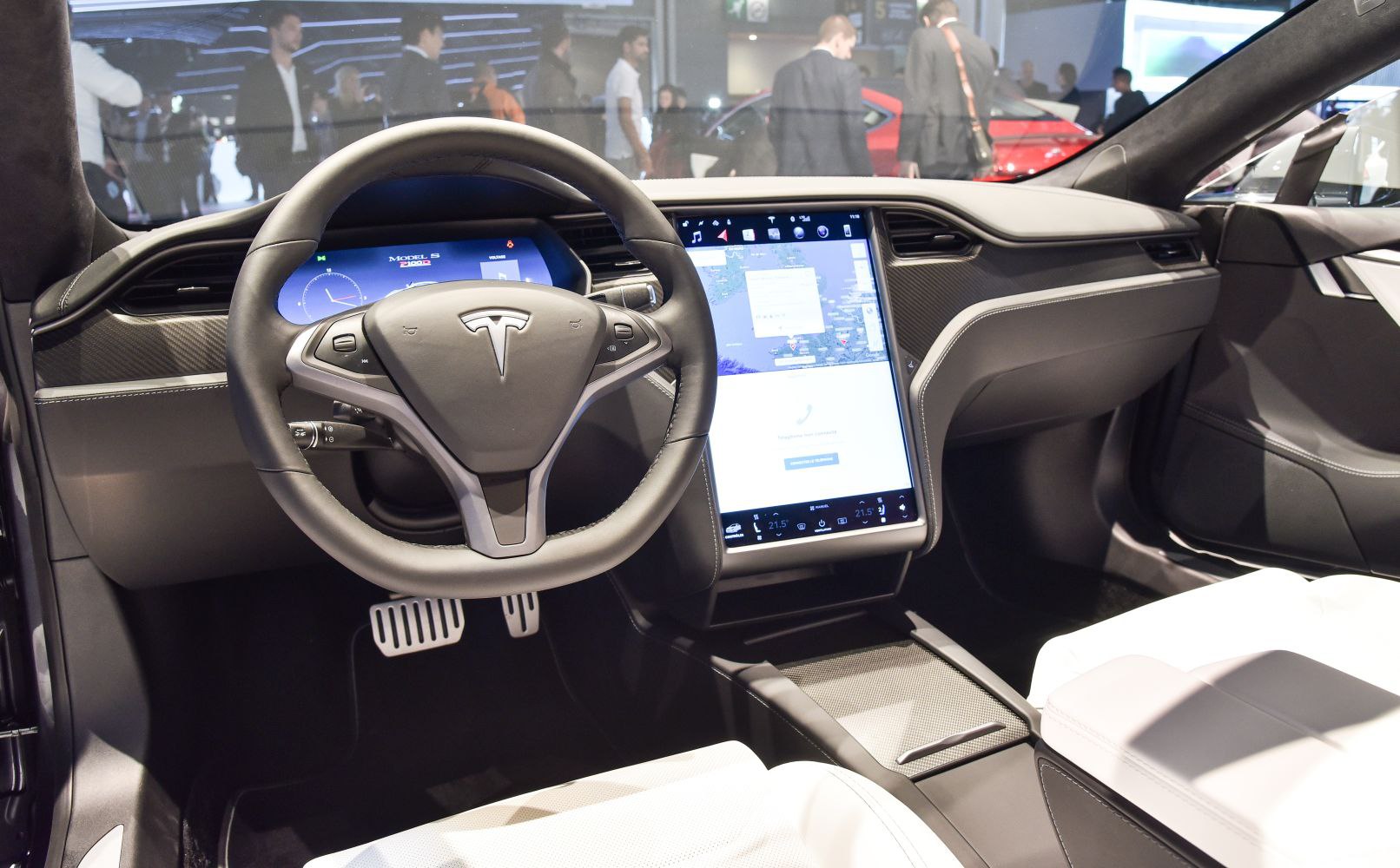Digital instrument cluster and large vertical touchscreen infotainment