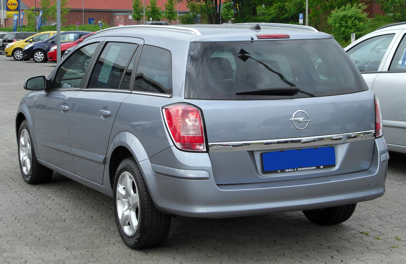 Rear view of a wagon with large taillights and roof rails