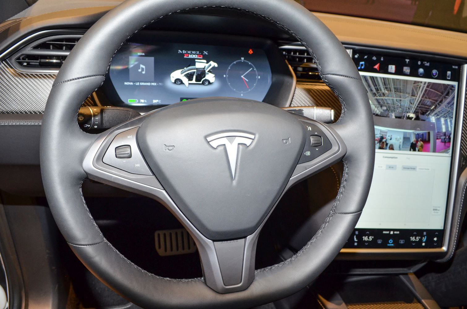 Tesla-style steering wheel with digital dashboard and infotainment screens