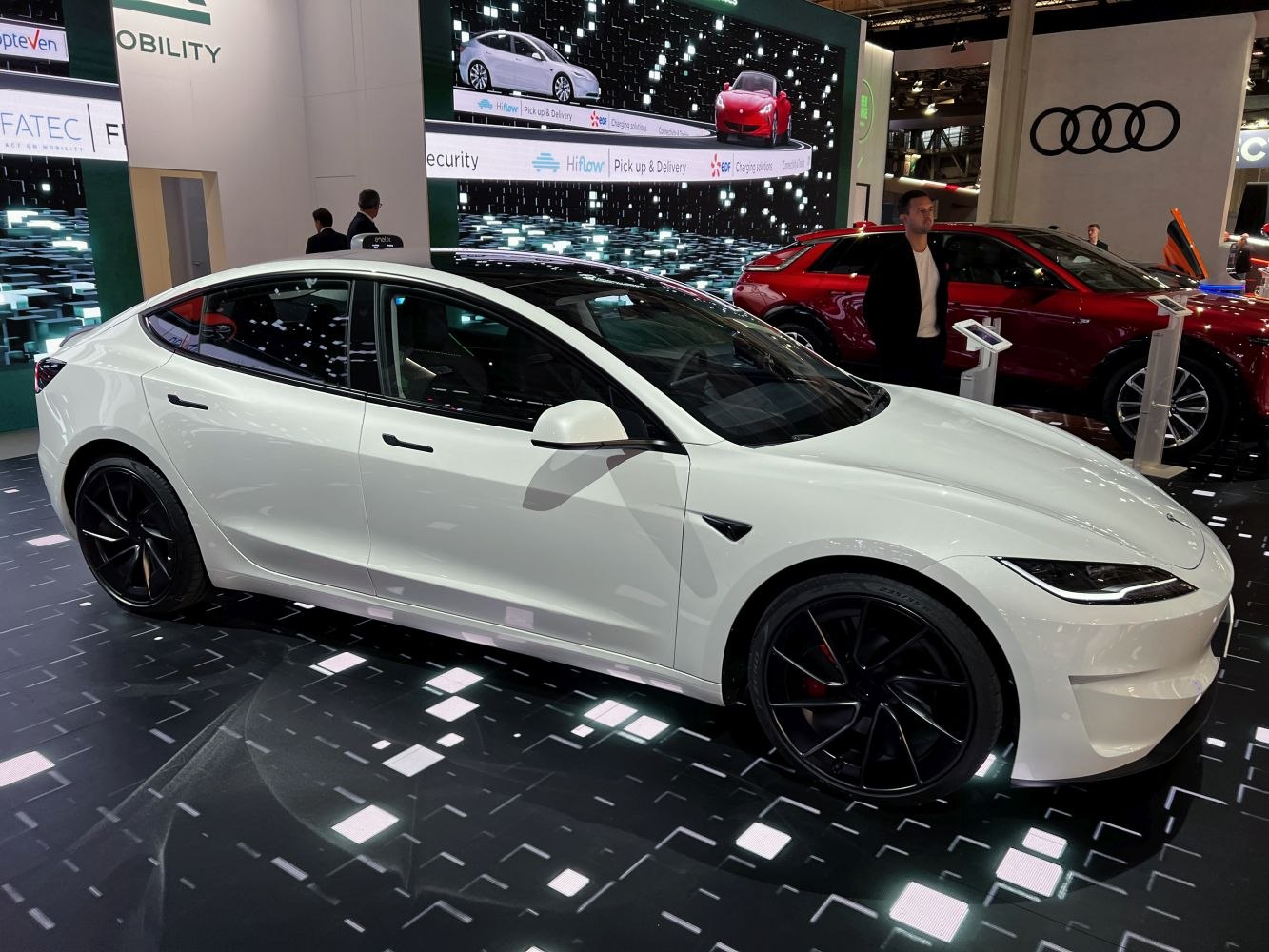 White electric sedan with black roof and black sporty alloy wheels