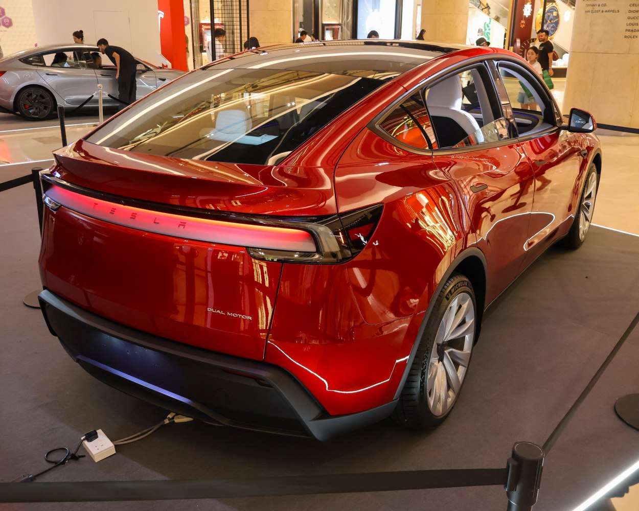 Rear view featuring full LED tail light bar and aerodynamic design