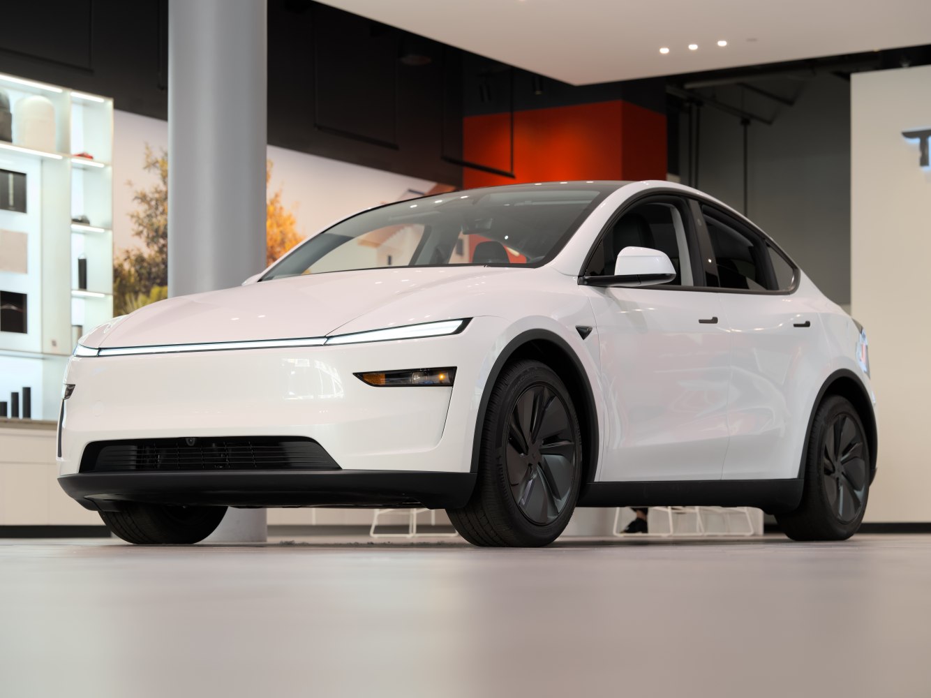 Sleek front LED lights and aerodynamic wheels