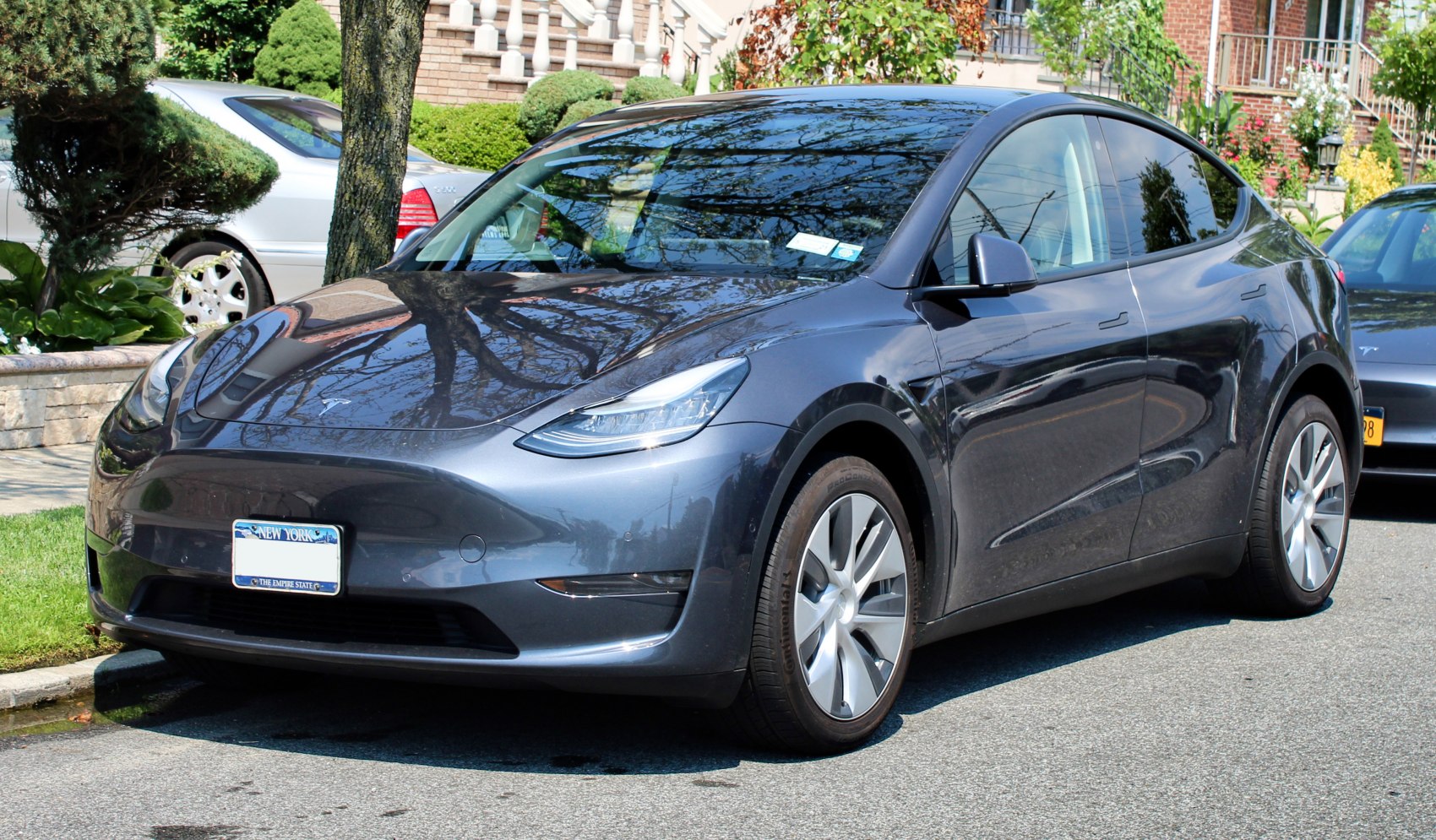 Electric SUV with aerodynamic front and alloy wheels