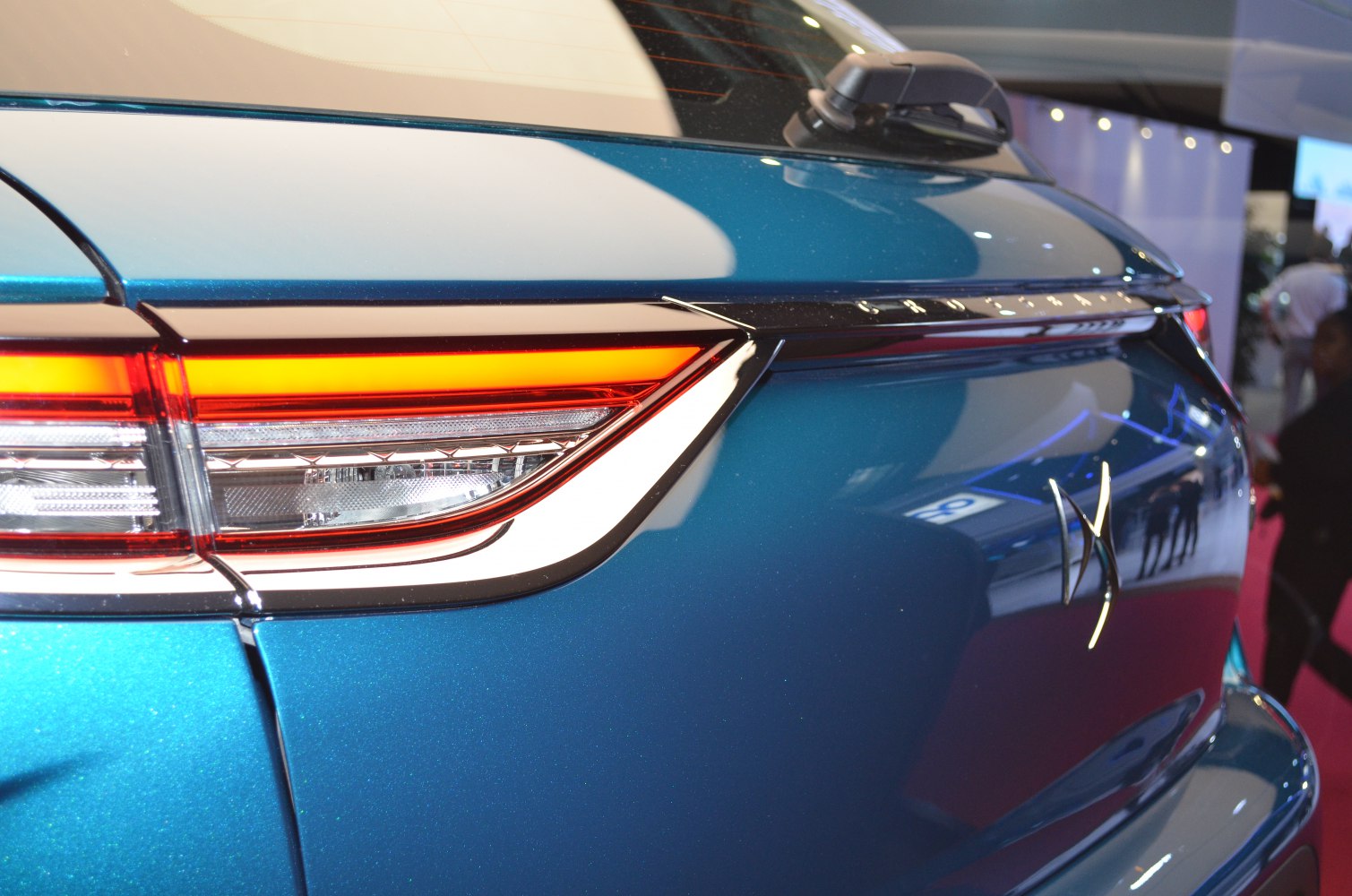 Close-up of rear taillight and DS logo badge on blue metallic finish