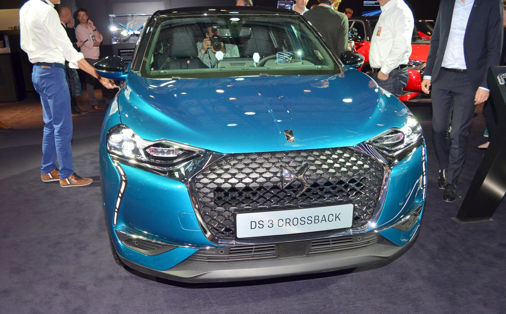 Front view with distinctive grille and LED headlights