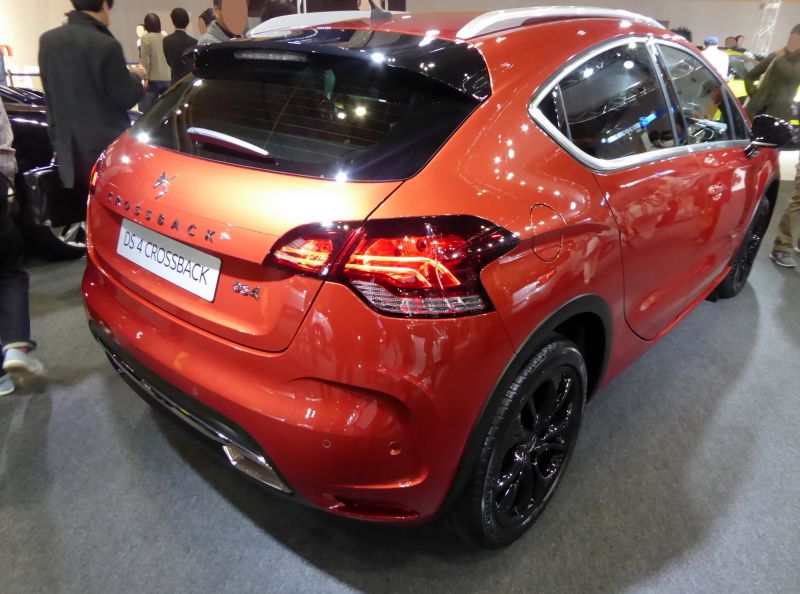 Rear view of SUV with distinctive LED taillights and black rims