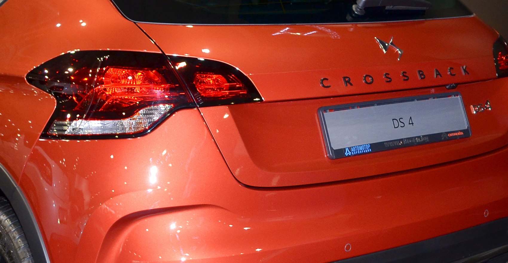 Rear light cluster and Crossback badge close-up