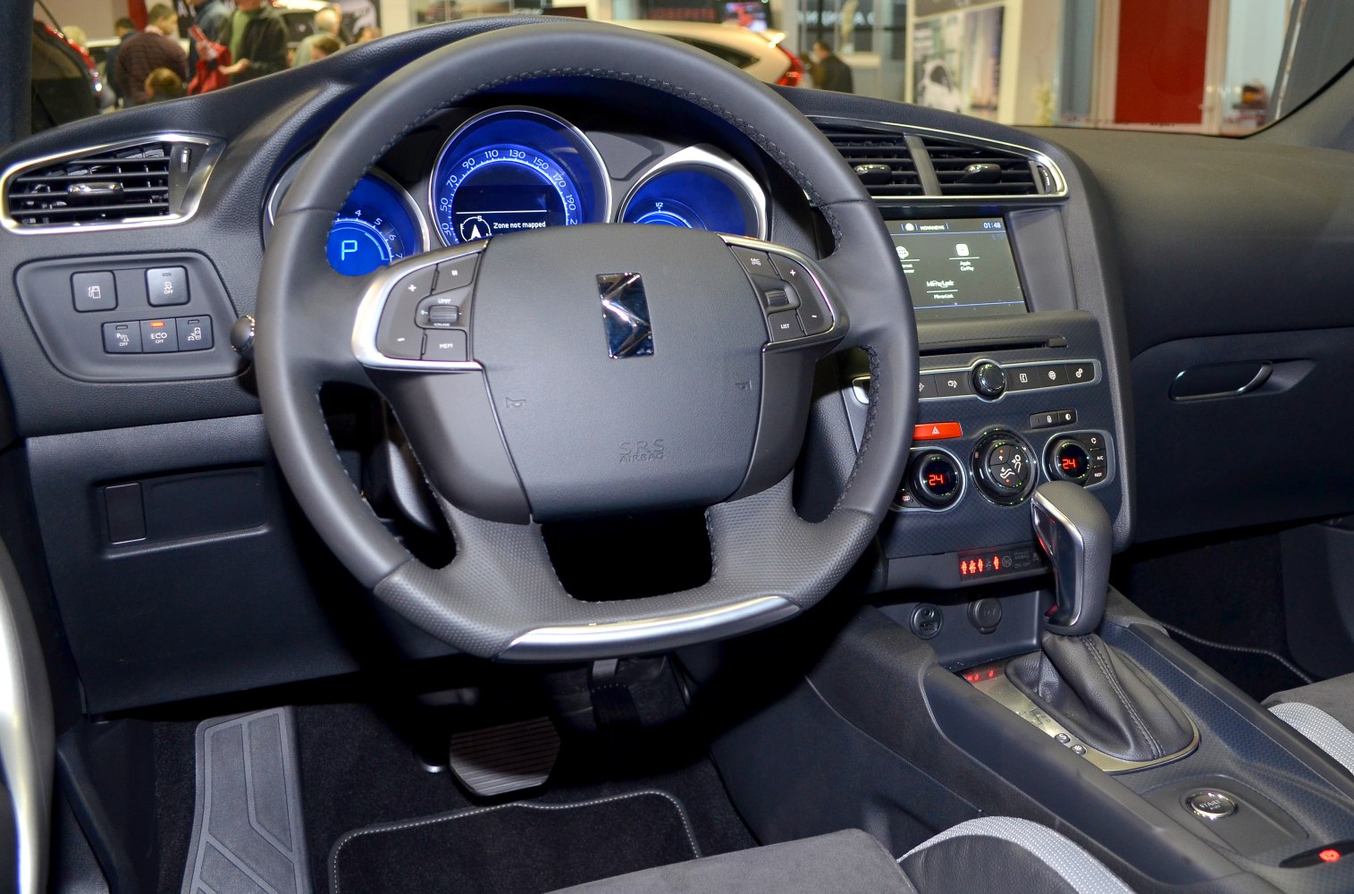 Steering wheel, digital dash cluster, climate control, gear shift console