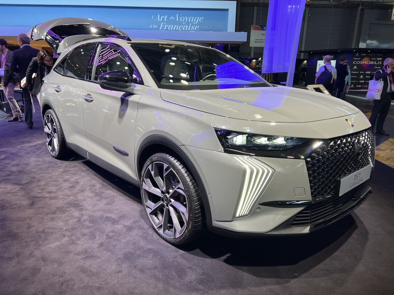 LED vertical daytime running lights and large alloy wheels at front